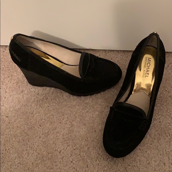Shoes - Picture 1 of 2